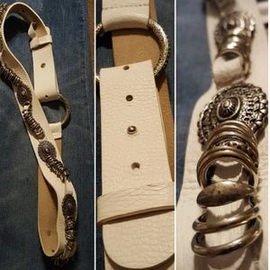 Vintage - White & Silver Leather Concho Belt
